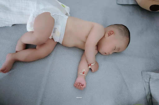 辽源宝宝拉屎有黑色颗粒